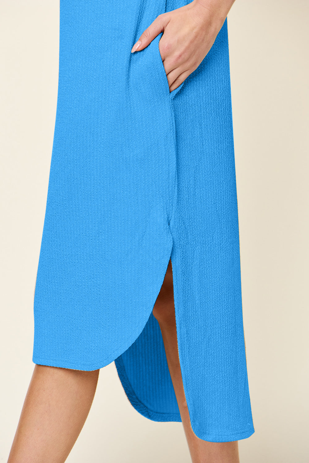 Slightly Slit Round Neck Short Sleeve Dress