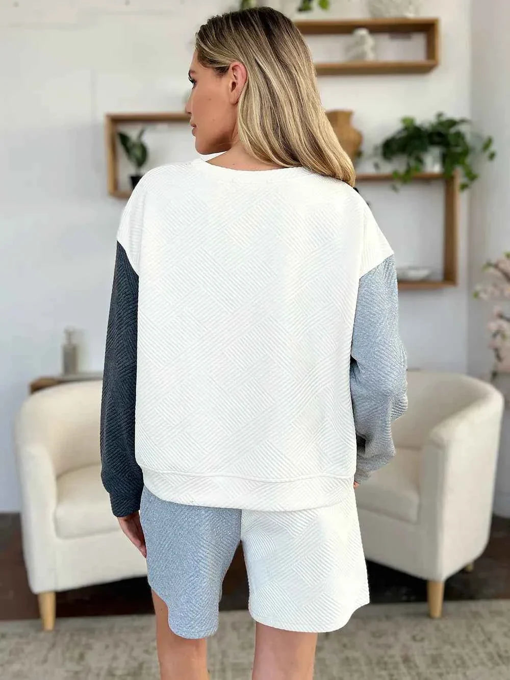 Contrast Chic: Pocketed Two-Piece Shoulder Set