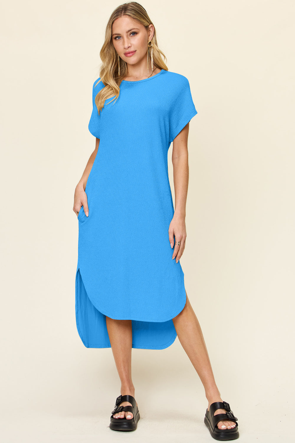 Slightly Slit Round Neck Short Sleeve Dress