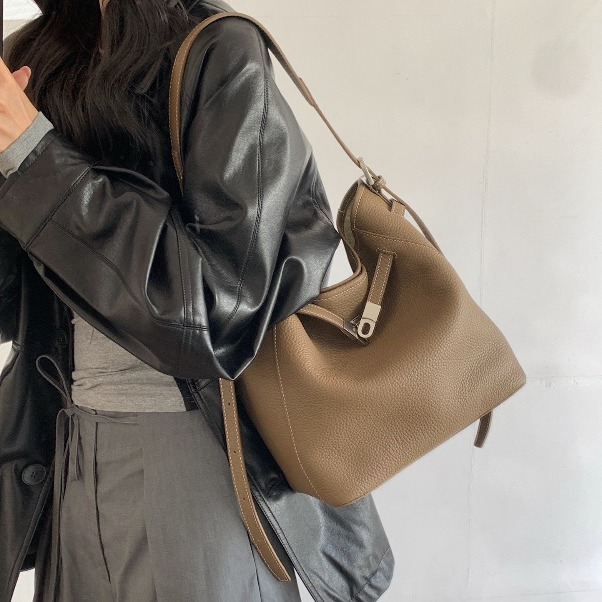Women's Full-Grain Cowhide Crossbody Shoulder Bag | High-Capacity Urban Minimalist