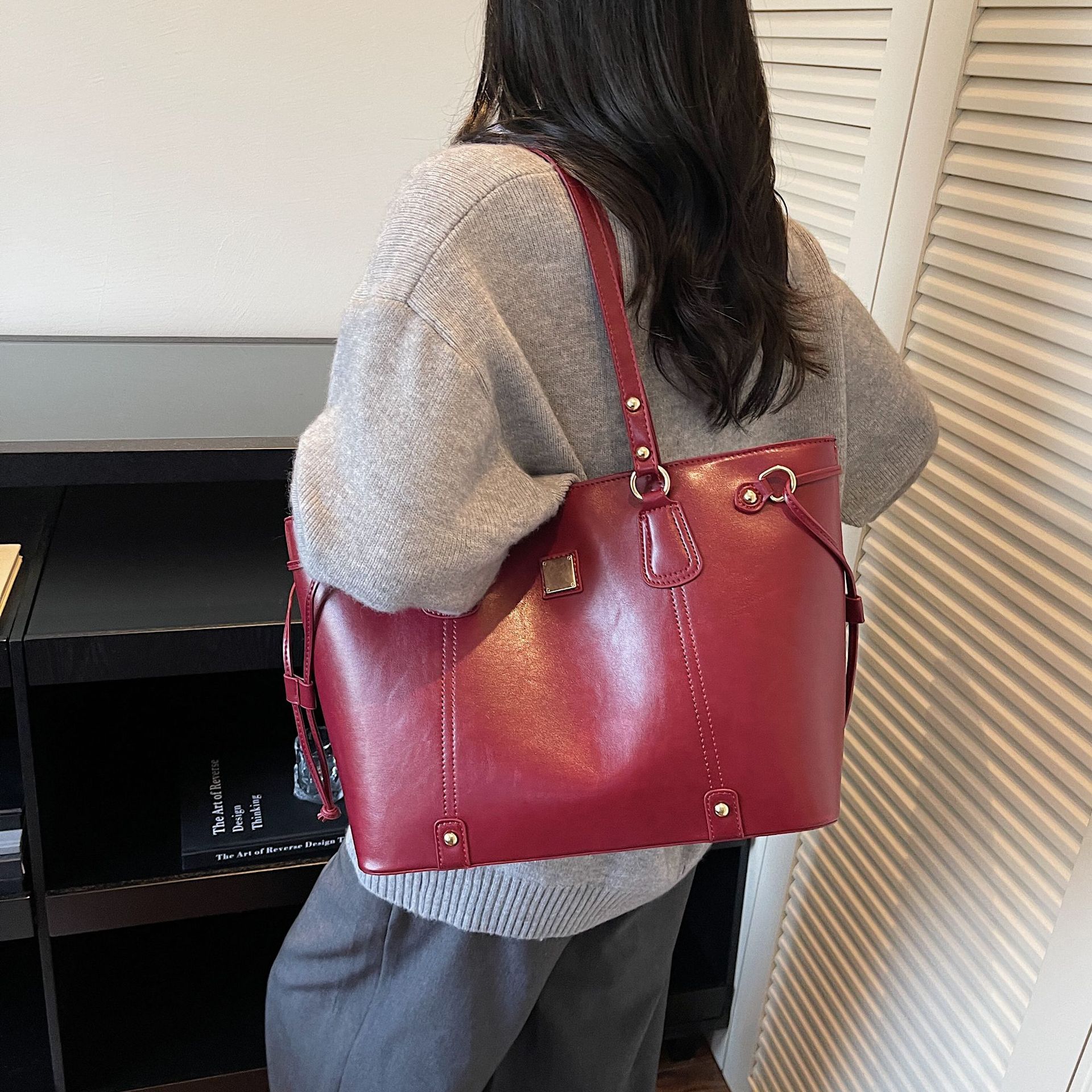 Large-capacity Bucket Tote Bag