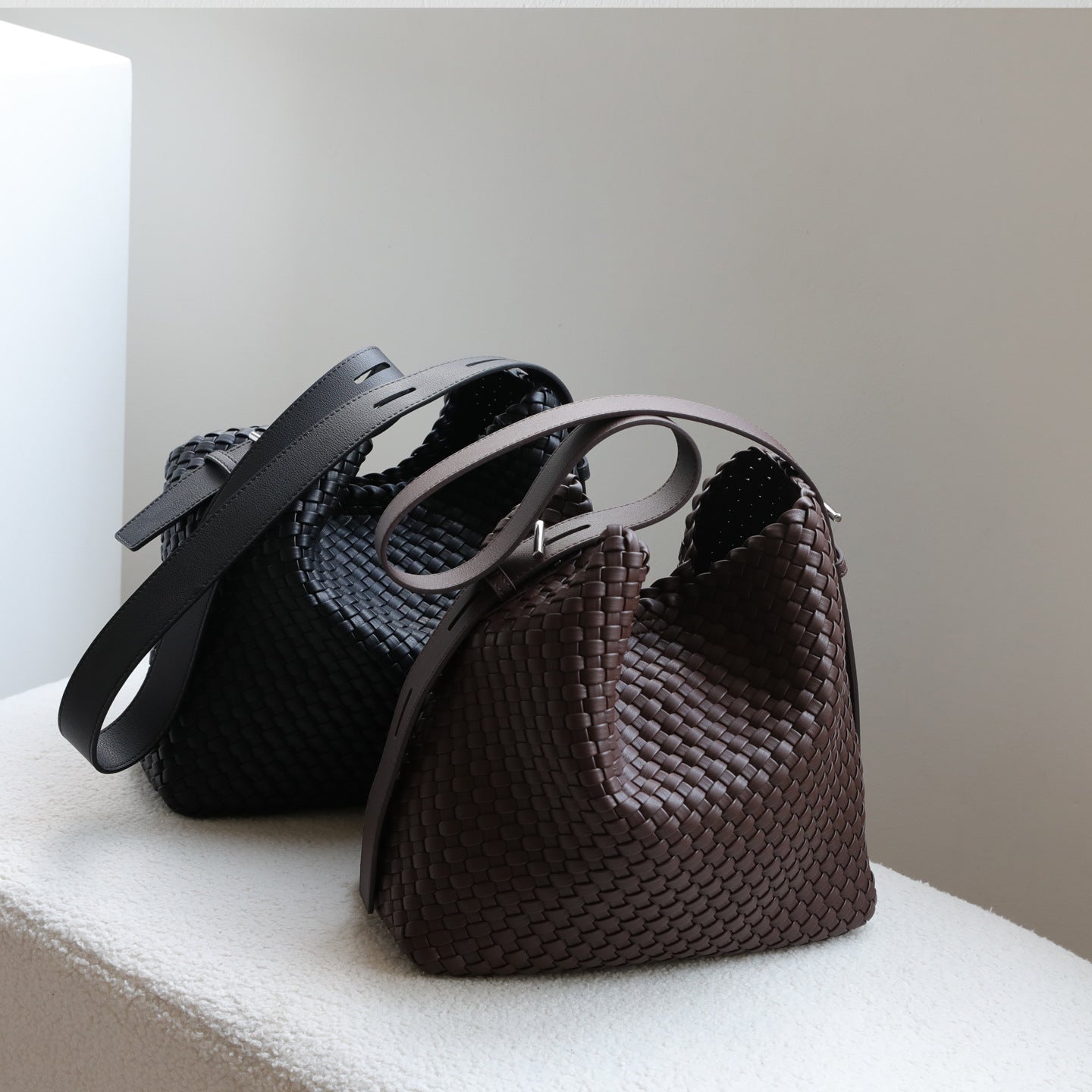 Large-Capacity Woven Bucket Shoulder Bag – Retro Commuter Underarm Bag