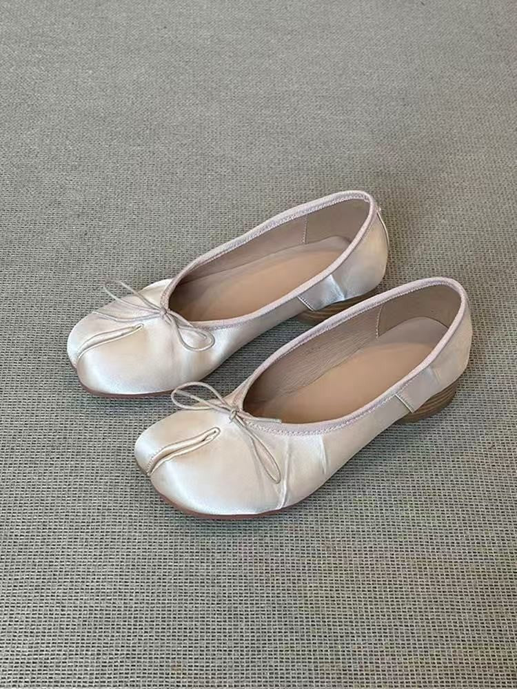 Women's Retro Ballet Flats - Low-Top Slip-On Comfort Shoes