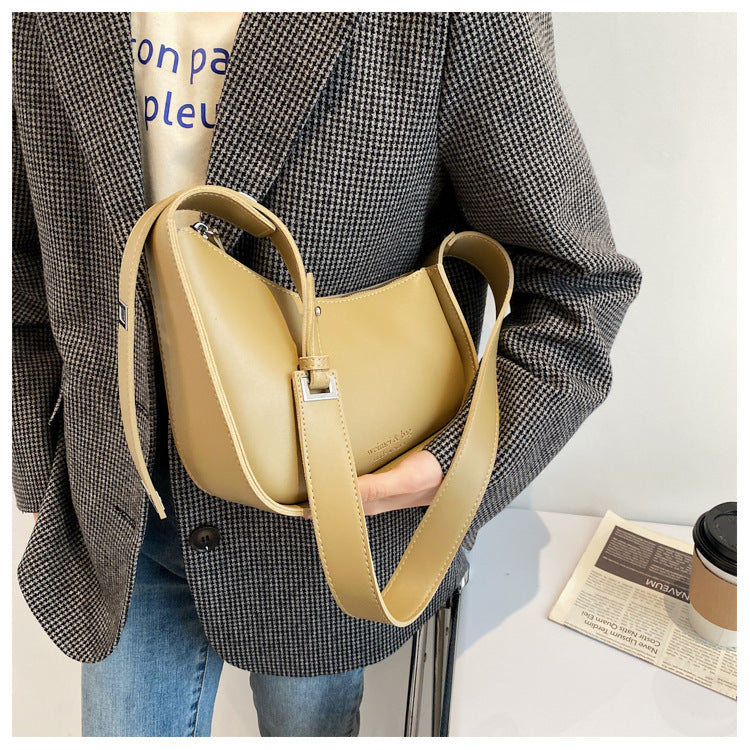 Women's Retro Minimalist Saddle Crossbody Bag – PU Leather Dumpling Bag
