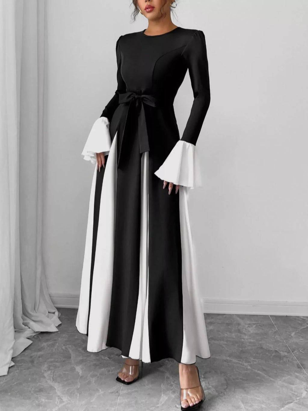 Contrast Round Neck Flare Sleeve Maxi Dress