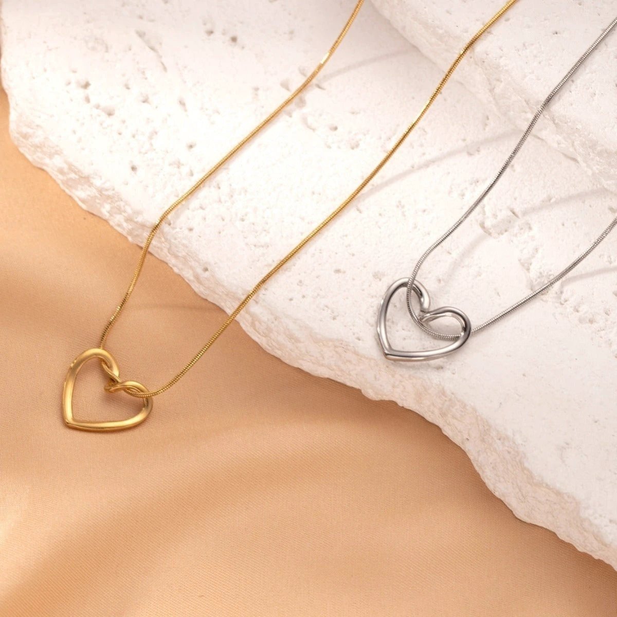 Stainless Steel Twist Hollow Heart Necklace - Clavicle Chain